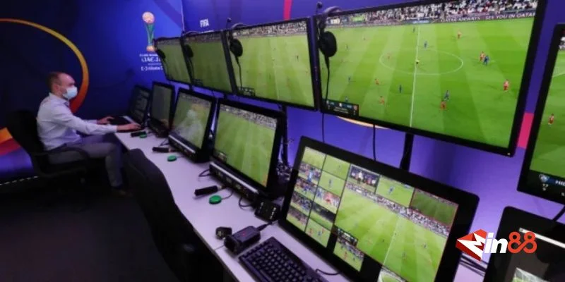 Vai trò VAR trong quyết định trọng tài